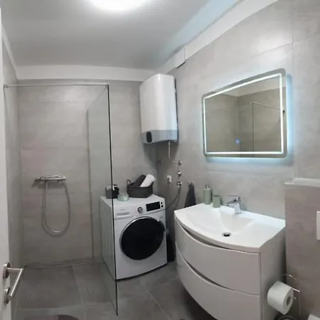 Apartment Apartman Mna Split